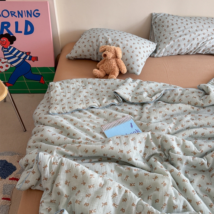 91家纺网 家纺一手货源 找家纺 萝莉家纺 2025新款软软糯糯双层皱皱纱单夏被 夏被四件套 熊仔