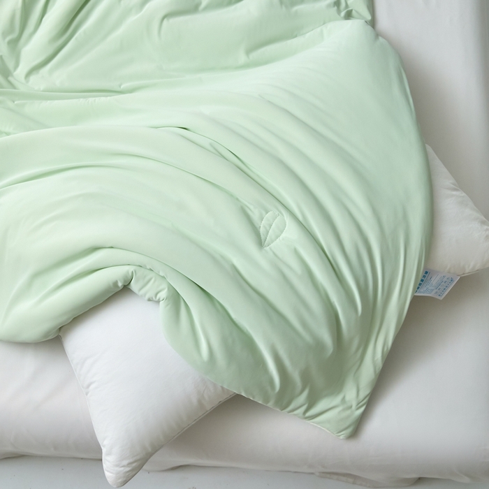 91家纺网 家纺一手货源 找家纺 欧邦 2025新款全消光冰皮凉感锦氨夏被 抹茶绿