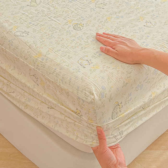 91家纺网 家纺一手货源 找家纺 眠帛家居 2025新款A类水洗皱皱纱印花床笠 乖巧猫咪