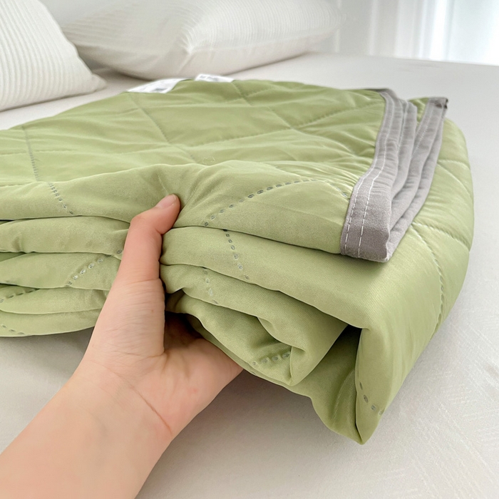 91家纺网 家纺一手货源 找家纺 富艺隆 2025新款纯色凉感丝夏被 黄绿