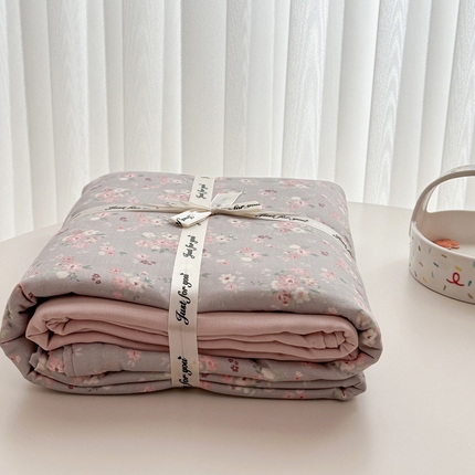 91家纺网 家纺一手货源 找家纺 塞纳 2026新款.全棉有氧双层纱四件套-场景二-拾秋-咖