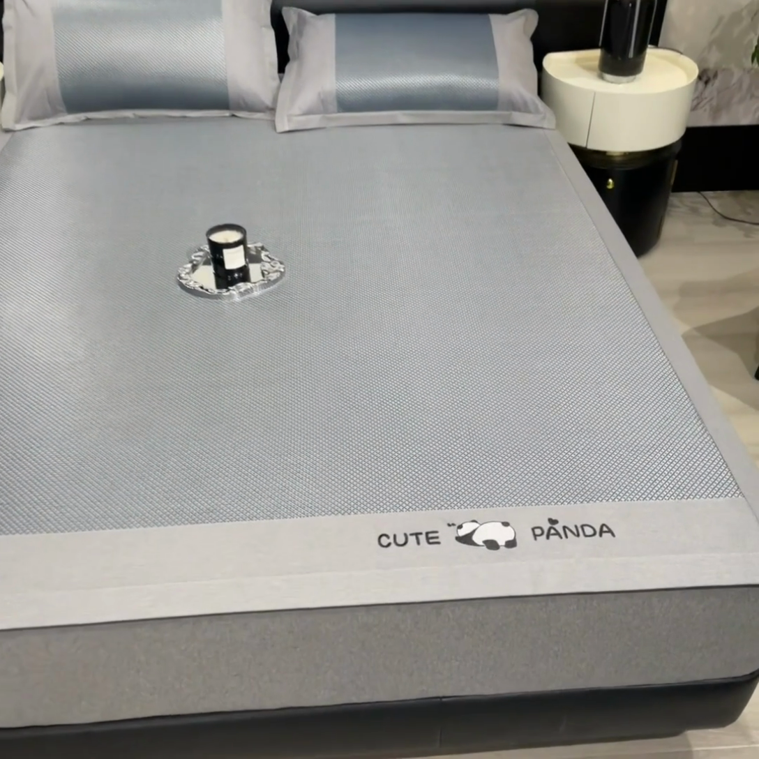 91家纺网 家纺一手货源 找家纺 倾慕家纺 2025新款倾慕刺绣冰藤席 刺绣小狗蓝色床笠款