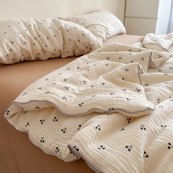 91家纺网 家纺一手货源 找家纺 萝莉家纺 2025新款软软糯糯双层皱皱纱单夏被 夏被四件套 小樱桃