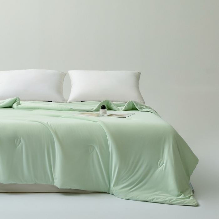 91家纺网 家纺一手货源 找家纺 欧邦 2025新款全消光冰皮凉感锦氨夏被 抹茶绿