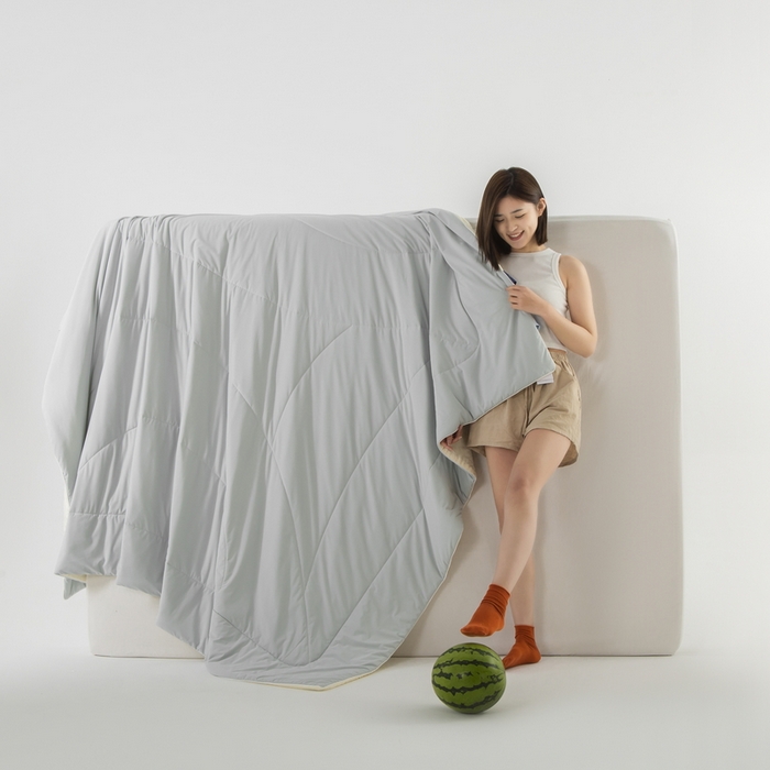 91家纺网 家纺一手货源 找家纺 金喜 2025新款锦氨冰川凉感被裸机面料夏凉被凉感薄被子-冰菓夏被 高级灰