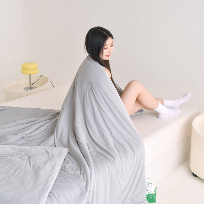 91家纺网 家纺一手货源 找家纺 圣尔雅2025新款A类高克重锦纶氨纶黑科技凉感夏被冰激凌空调被夏凉被 太空灰