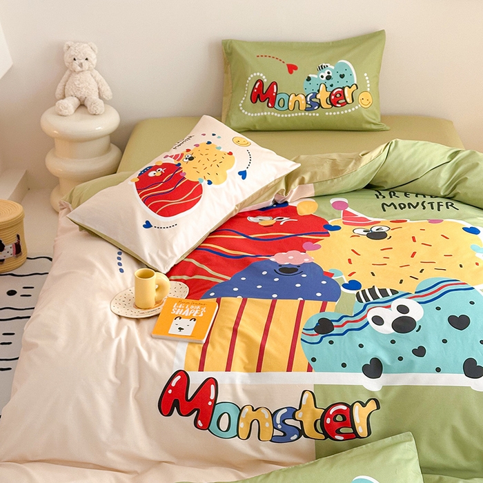 91家纺网 家纺一手货源 找家纺 2025新款全棉大版卡通数码印花纯棉四件套 欢乐家族