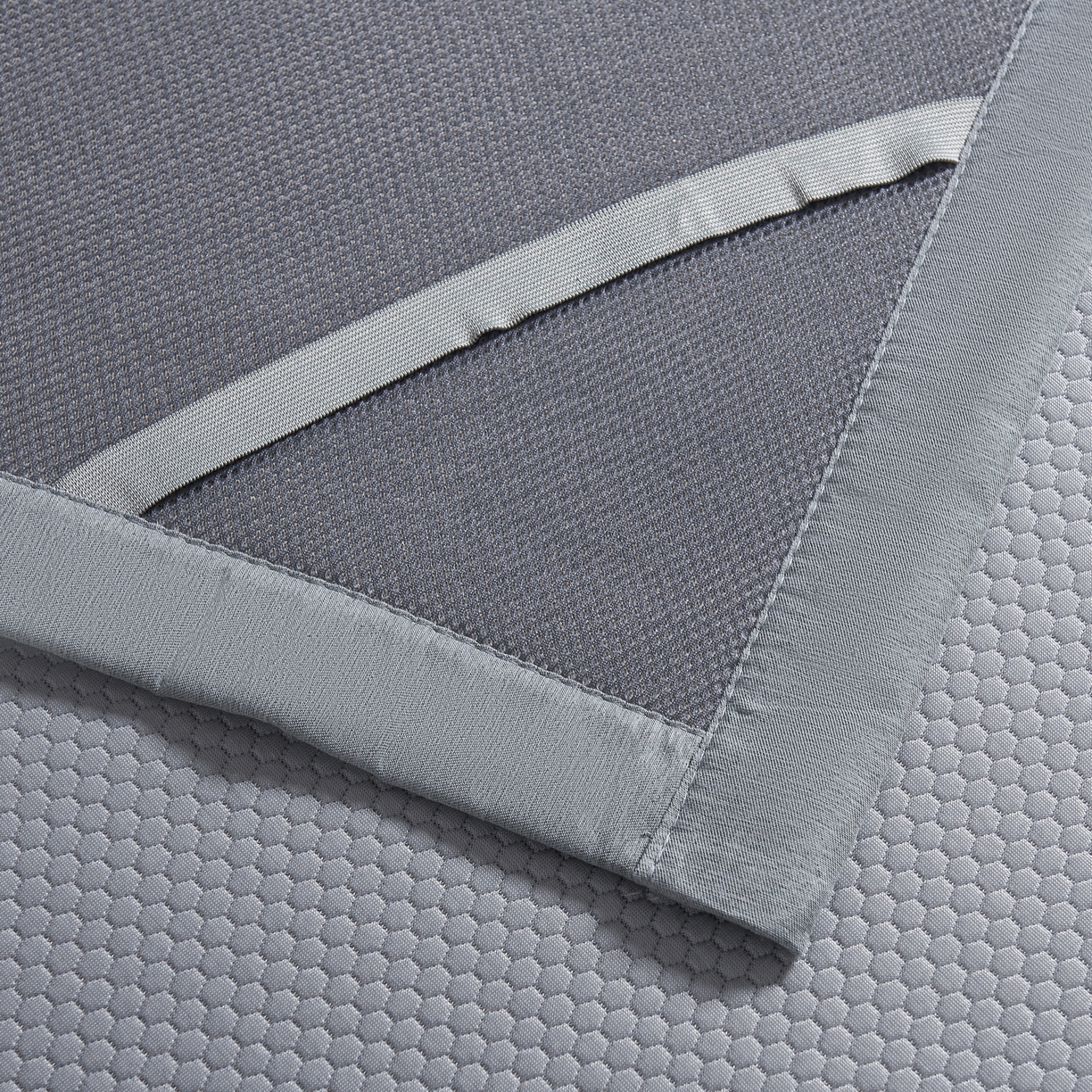 91家纺网 家纺一手货源 找家纺 青雅席业 2025年新款凉感因子母婴级凉感丝豆豆席 香奈儿-灰