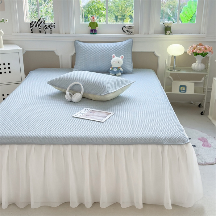 91家纺网 家纺一手货源 找家纺 丝幔家纺 2025新款A类冰豆豆花边款凉席床裙 绅士灰