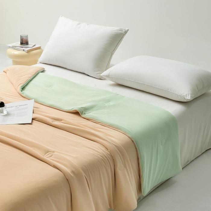 91家纺网 家纺一手货源 找家纺 欧邦 2025新款全消光冰皮凉感锦氨夏被 双拼-驼绿