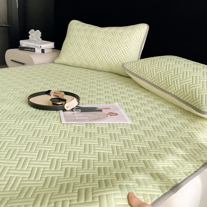 91家纺网 家纺一手货源 找家纺 欧邦 2025新款加厚纯色凉席四件套--凉席三件套 饼干花-果绿