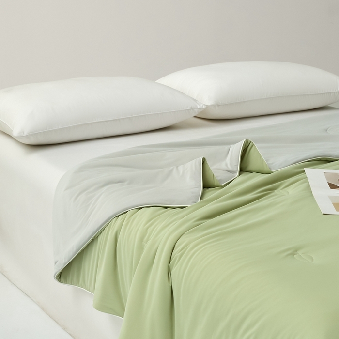 91家纺网 家纺一手货源 找家纺 欧邦 2025新款全消光冰皮凉感锦氨夏被 双拼-绿灰