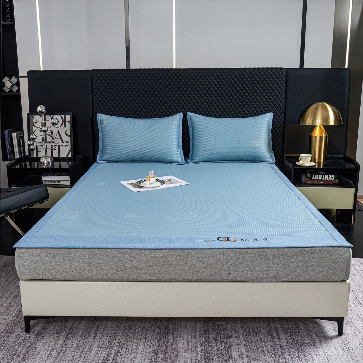 91家纺网 家纺一手货源 找家纺 青雅席业 2025年新款凉感因子母婴级凉感丝豆豆席 香奈儿-蓝