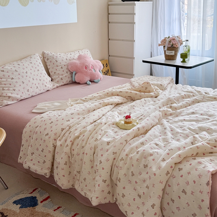 91家纺网 家纺一手货源 找家纺 萝莉家纺 2025新款软软糯糯双层皱皱纱单夏被 夏被四件套 蝴蝶结熊