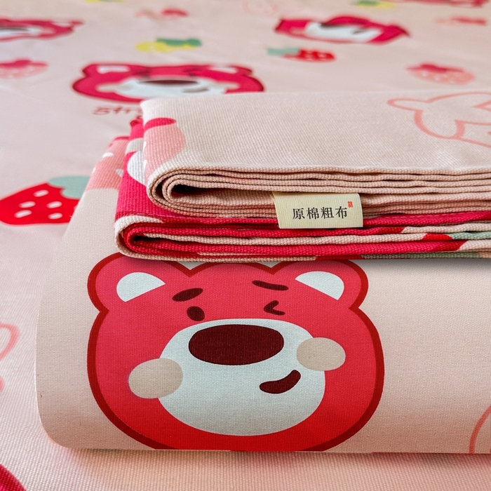 91家纺网 家纺一手货源 找家纺 晓时候 2025原棉老粗布床单凉席三件套软凉席子单床单 草莓熊