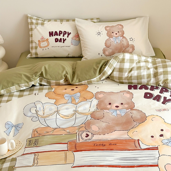 91家纺网 家纺一手货源 找家纺 2025新款全棉大版卡通数码印花纯棉四件套 快乐时光