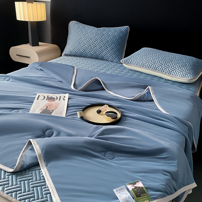 91家纺网 家纺一手货源 找家纺 欧邦 2025新款加厚纯色凉席四件套--凉席三件套 饼干花-宝蓝