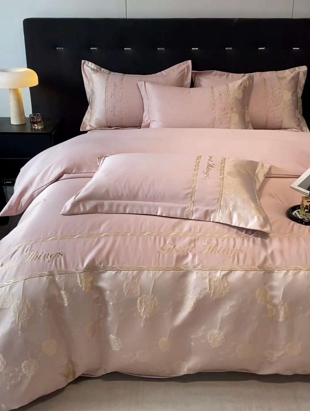 91家纺网 家纺一手货源 找家纺 （总）金牛座家纺 2025新款金丝提花亲肤棉刺绣拼接四件套