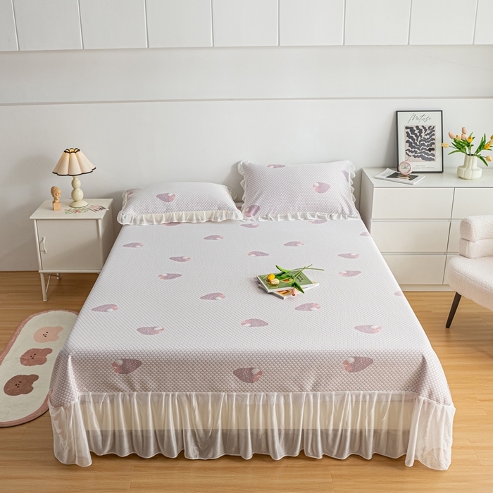 91家纺网 家纺一手货源 找家纺 春寻家纺 2025新款凉豆豆冰丝凉席席子-床裙款 草莓