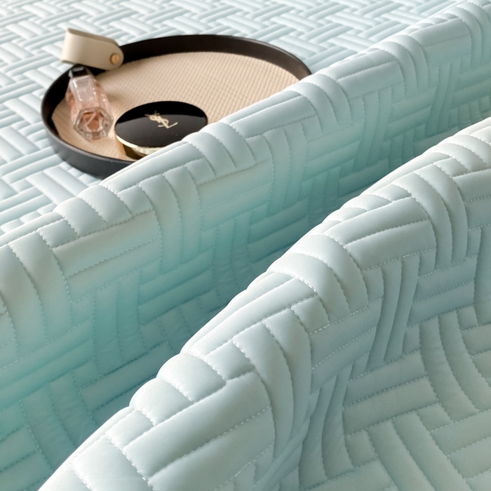 91家纺网 家纺一手货源 找家纺 欧邦 2025新款加厚纯色凉席四件套--夏被四件套 饼干花-湖蓝