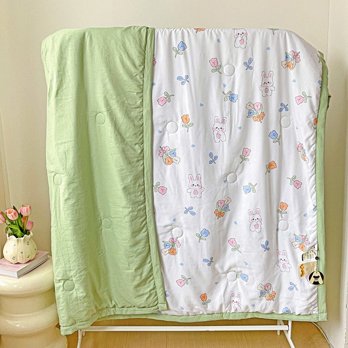 91家纺网 家纺一手货源 找家纺 富艺隆 2025新款水洗棉印花夏被 花园小兔