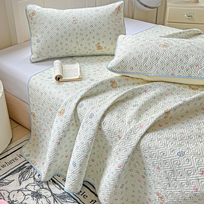 91家纺网 家纺一手货源 找家纺 羽爱家纺 2025新款A类双面全棉印花床盖套件 兔子乐园