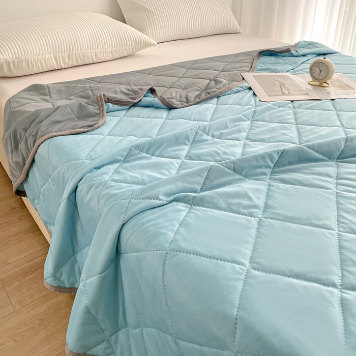 91家纺网 家纺一手货源 找家纺 富艺隆 2025新款纯色凉感丝夏被 天蓝