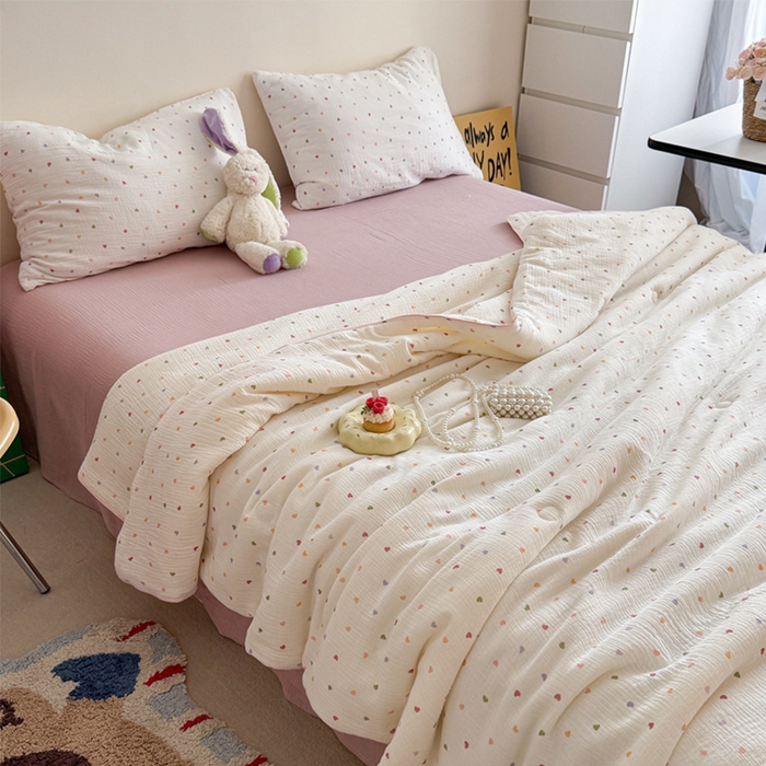 91家纺网 家纺一手货源 找家纺 萝莉家纺 2025新款软软糯糯双层皱皱纱单夏被 夏被四件套 心心相印