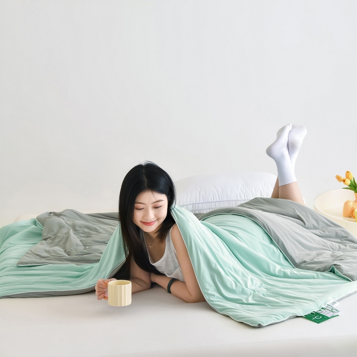 91家纺网 家纺一手货源 找家纺 圣尔雅2025新款A类高克重锦纶氨纶黑科技凉感夏被冰激凌空调被夏凉被 薄荷绿+灰