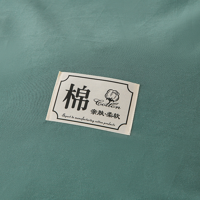 91家纺网 家纺一手货源 找家纺 宇彬家纺 2025直播新款13374全棉母婴级简约轻奢贴画纯色四件套斜纹贡缎新疆长绒贴标款无印风系列 简约-摩卡绿