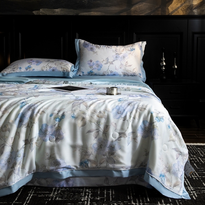 91家纺网 家纺一手货源 找家纺 金喜 2025新款天丝夏被夏凉被薄被子套件数码印花夏被四件套 悠蓝挽夏