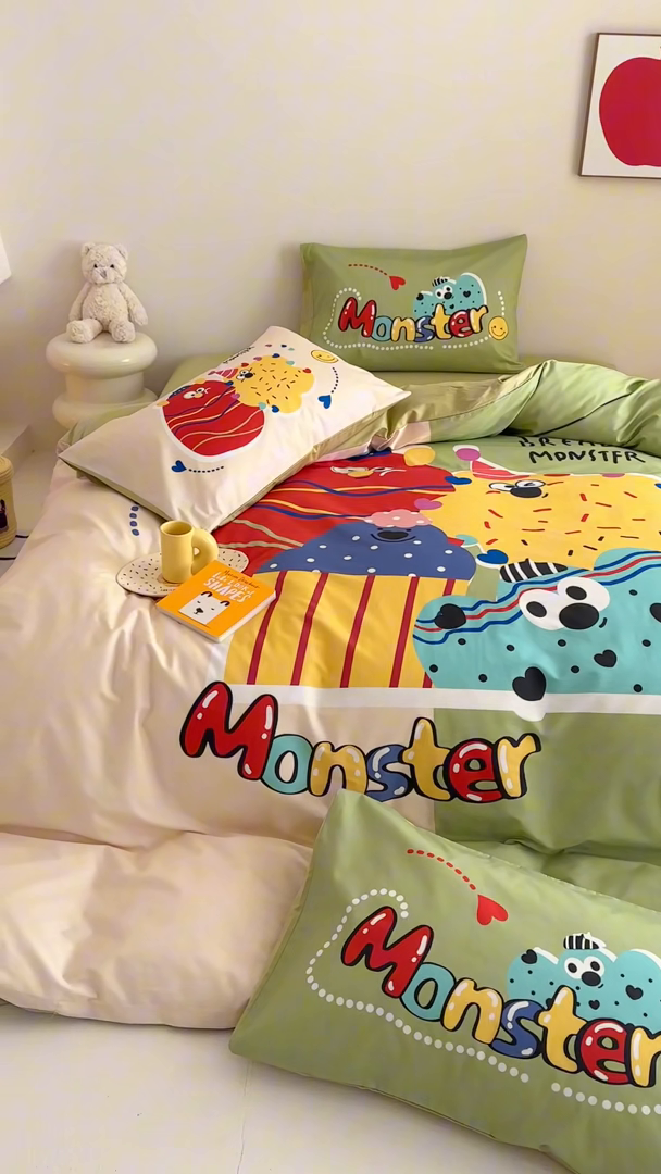 91家纺网 家纺一手货源 找家纺 2025新款全棉大版卡通数码印花纯棉四件套 欢乐家族