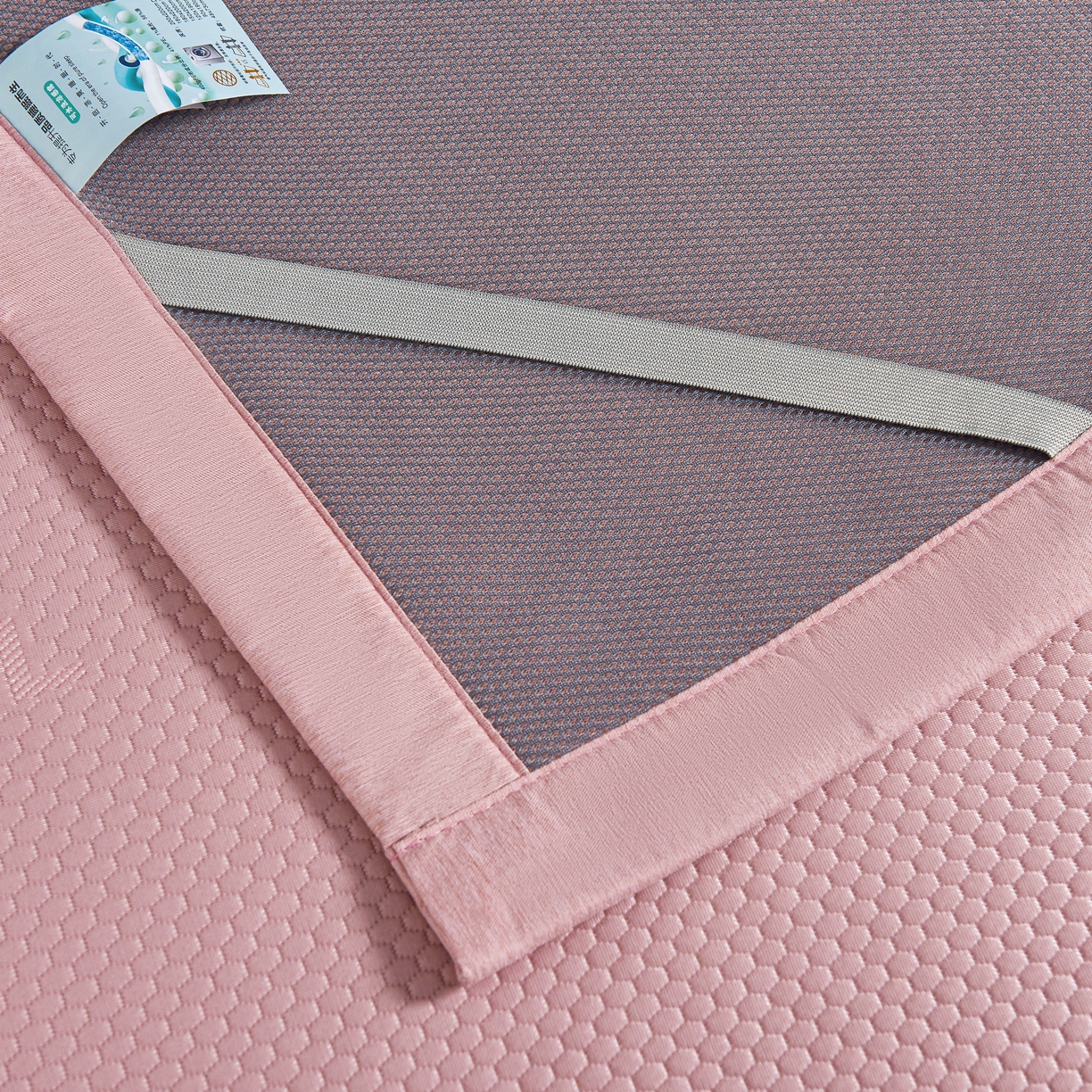 91家纺网 家纺一手货源 找家纺 青雅席业 2025年新款凉感因子母婴级凉感丝豆豆席 香奈儿-粉