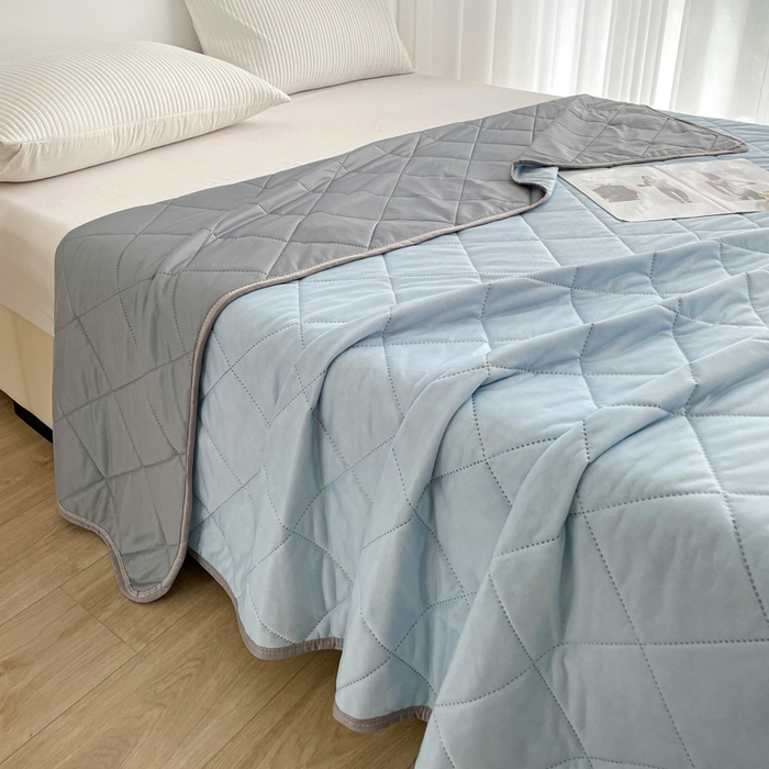 91家纺网 家纺一手货源 找家纺 富艺隆 2025新款纯色凉感丝夏被 浅天蓝