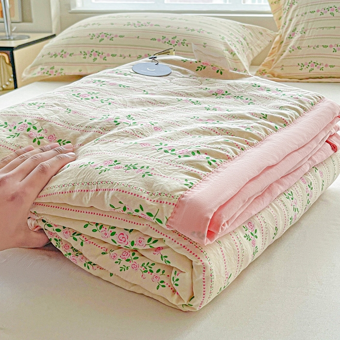 91家纺网 家纺一手货源 找家纺 富艺隆 2025新款水洗棉印花夏被 心跳回声