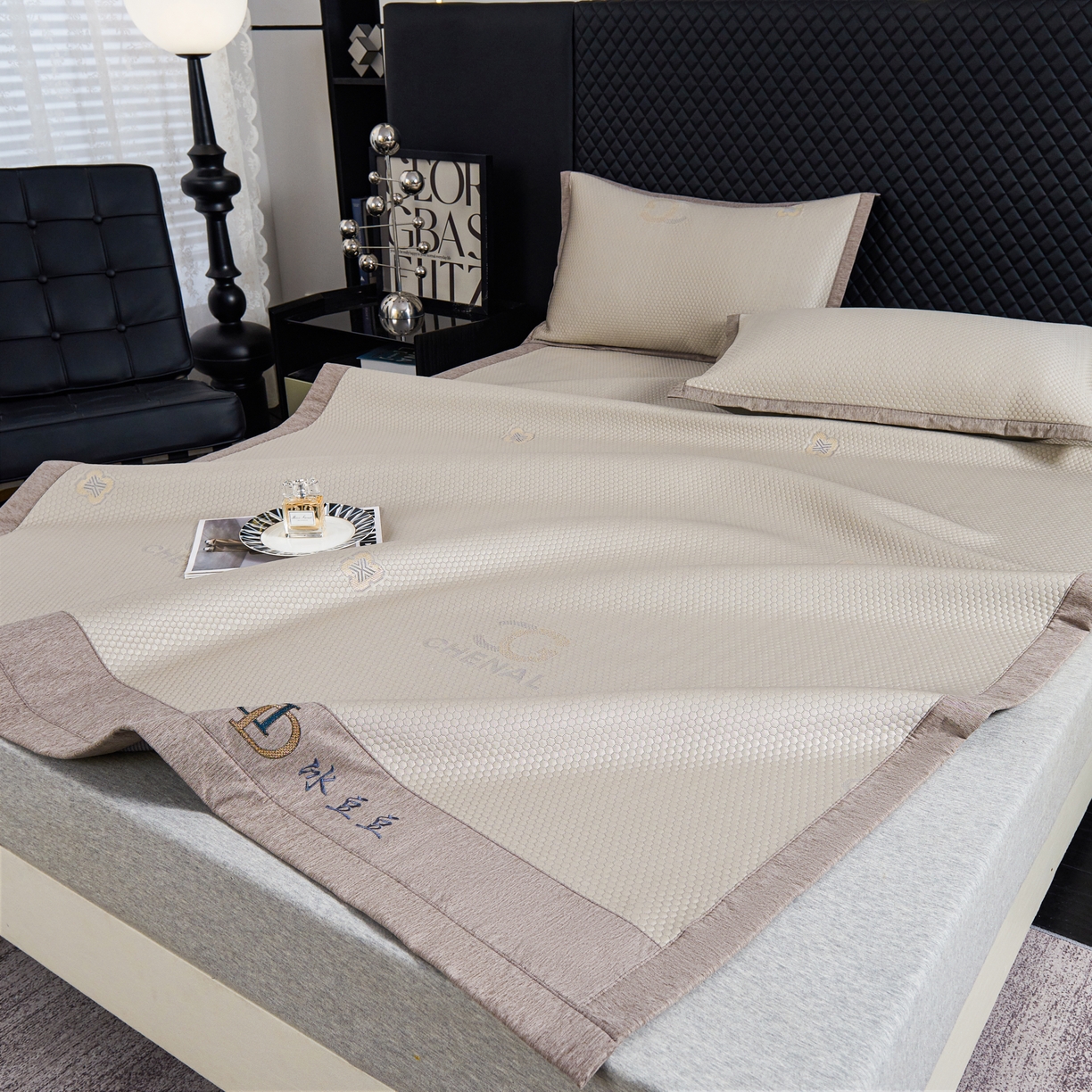 91家纺网 家纺一手货源 找家纺 青雅席业 2025年新款凉感因子母婴级凉感丝豆豆席 香奈儿-香槟