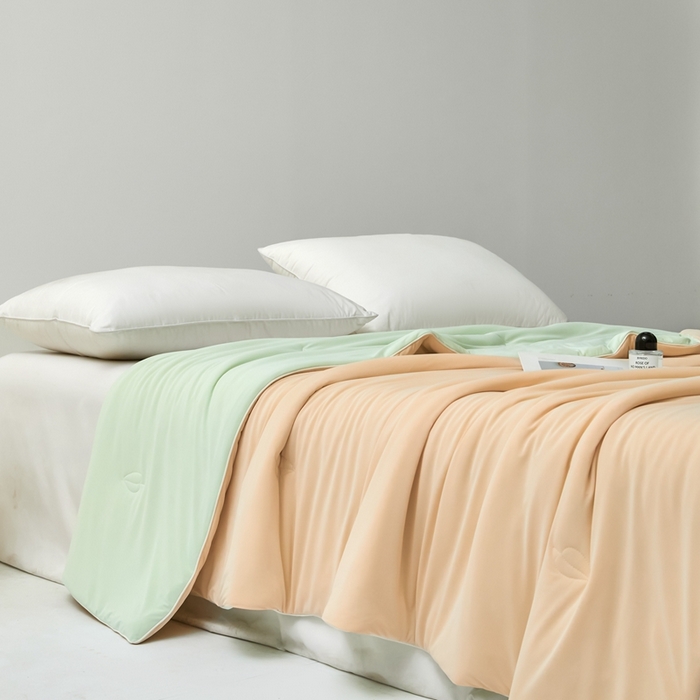 91家纺网 家纺一手货源 找家纺 欧邦 2025新款全消光冰皮凉感锦氨夏被 双拼-驼绿