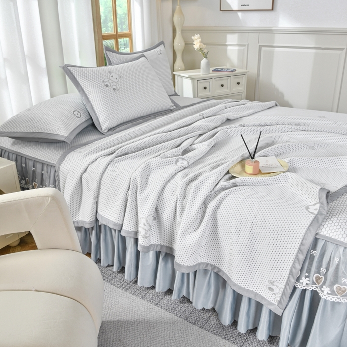 91家纺网 家纺一手货源 找家纺 品乐家纺  2025新款床裙款提花冰豆豆套件凉席席子 灰色