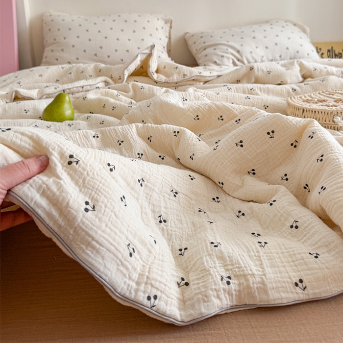 91家纺网 家纺一手货源 找家纺 萝莉家纺 2025新款软软糯糯双层皱皱纱单夏被 夏被四件套 小樱桃