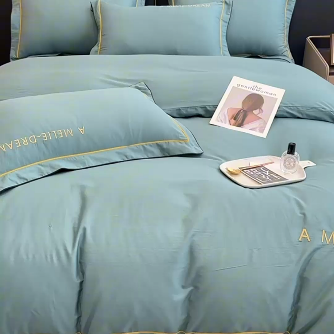 91家纺网 家纺一手货源 找家纺 宇彬家纺 2025新款直播热款13374全棉母婴级压线一字绣宽边枕套被套纯色滚边麻绳四件套贡缎新疆长绒 梦系列-摩卡绿