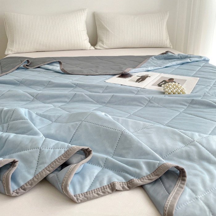 91家纺网 家纺一手货源 找家纺 富艺隆 2025新款纯色凉感丝夏被 浅天蓝