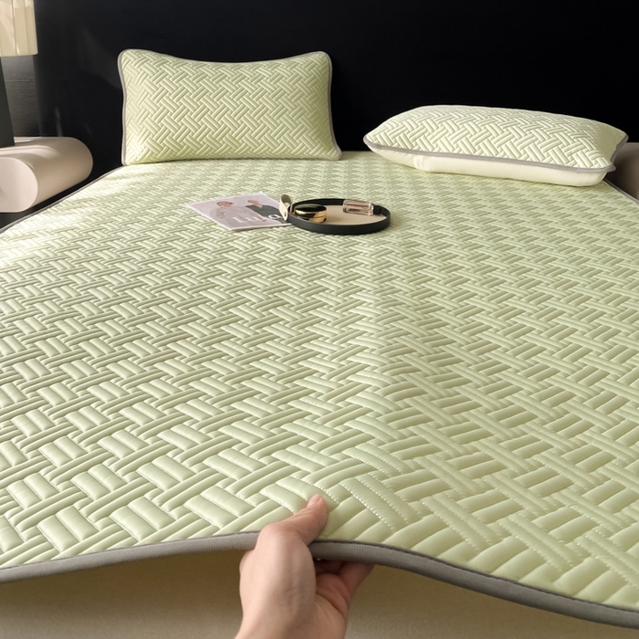 91家纺网 家纺一手货源 找家纺 欧邦 2025新款加厚纯色凉席四件套--凉席三件套 饼干花-果绿