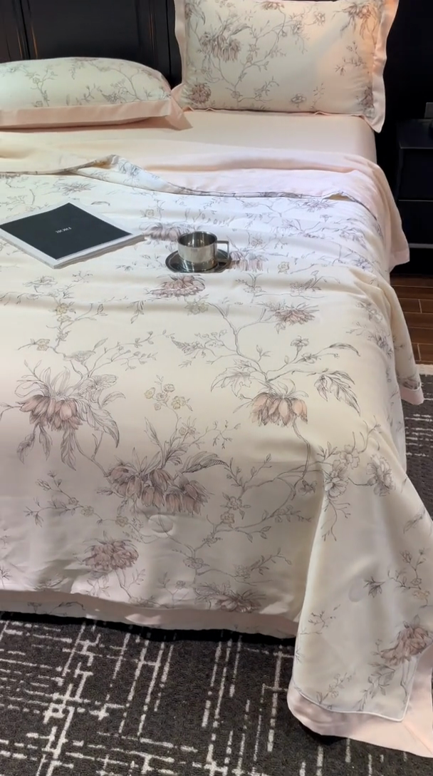 91家纺网 家纺一手货源 找家纺 金喜 2025新款天丝夏被夏凉被薄被子套件数码印花夏被四件套 气泡粉语