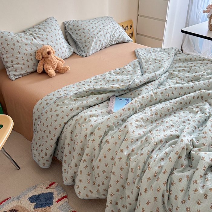 91家纺网 家纺一手货源 找家纺 萝莉家纺 2025新款软软糯糯双层皱皱纱单夏被 夏被四件套 熊仔