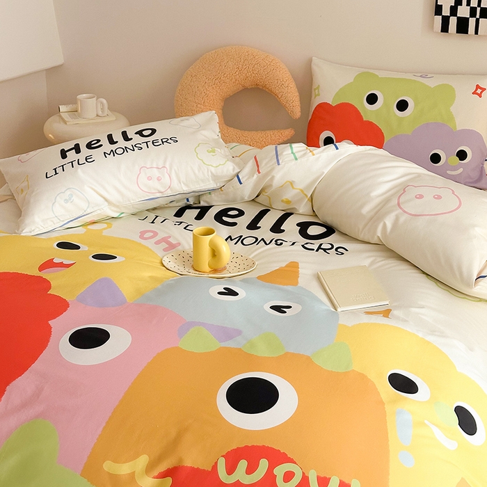 91家纺网 家纺一手货源 找家纺 2025新款全棉大版卡通数码印花纯棉四件套 呆萌小怪兽