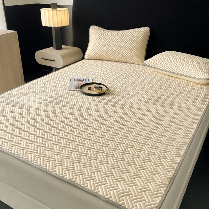 91家纺网 家纺一手货源 找家纺 欧邦 2025新款加厚纯色凉席四件套--凉席三件套 饼干花-米杏