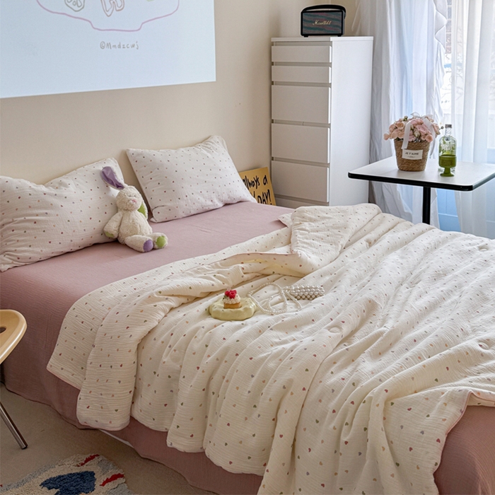 91家纺网 家纺一手货源 找家纺 萝莉家纺 2025新款软软糯糯双层皱皱纱单夏被 夏被四件套 心心相印
