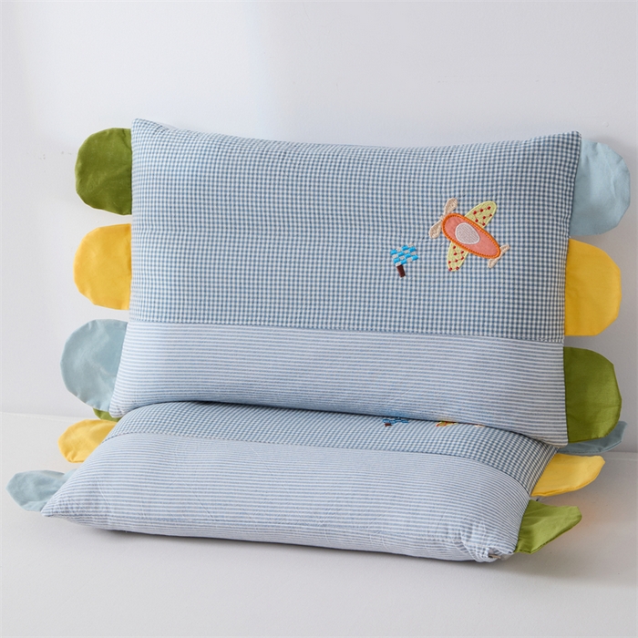 91家纺网 家纺一手货源 找家纺 大熊枕芯  2025新款贴布绣全棉水洗棉儿童荞麦枕 贴布绣-飞机（枕套+羽丝绒内胆30*50cm）