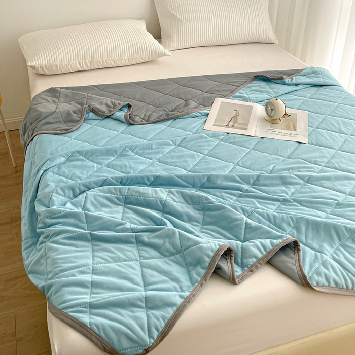 91家纺网 家纺一手货源 找家纺 富艺隆 2025新款纯色凉感丝夏被 天蓝