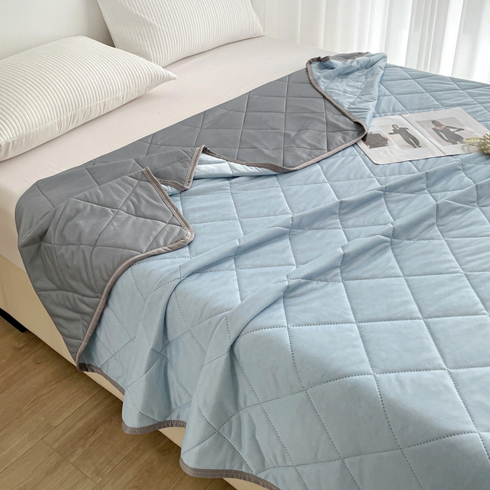 91家纺网 家纺一手货源 找家纺 富艺隆 2025新款纯色凉感丝夏被 浅天蓝